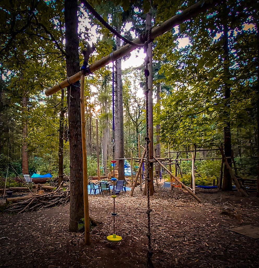 Het pelgrimshuisje, verscholen in het groen nabij Brugge.